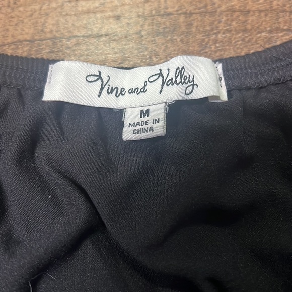 Vine & Valley off the shoulder ruffle body suit - Picture 2 of 2